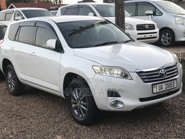 Toyota Vanguard 2009 White