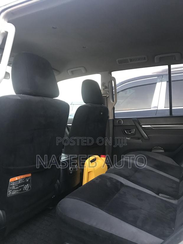 Mitsubishi Pajero 2009 Silver