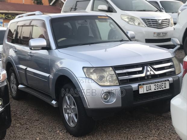 Mitsubishi Pajero 2009 Silver