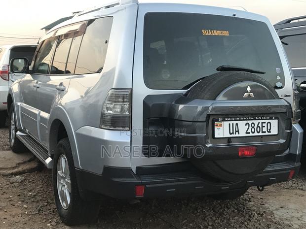 Mitsubishi Pajero 2009 Silver