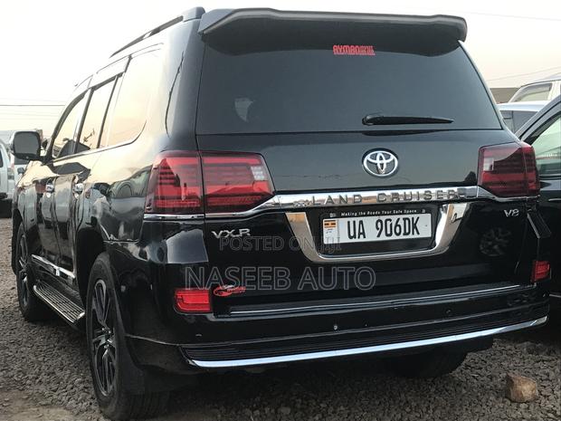 Toyota Land Cruiser Prado 2016 Black