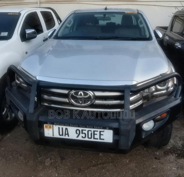 Toyota Hilux 2018 Silver