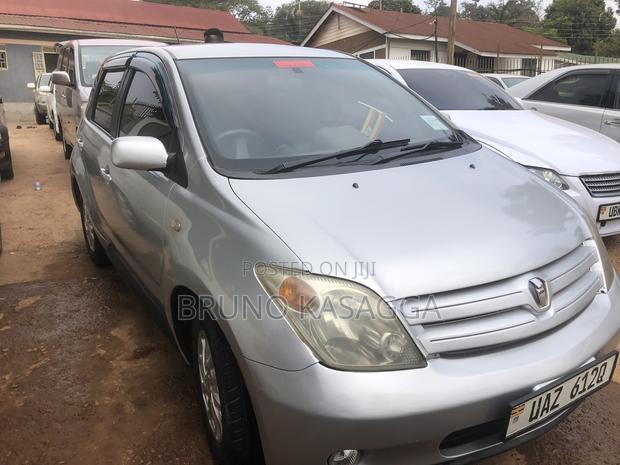 Toyota IST 2002 Silver
