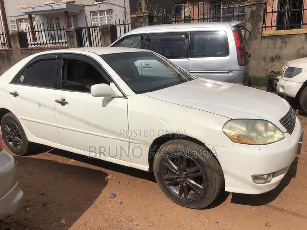 Toyota Mark II 2000 White