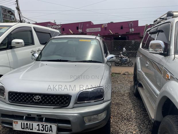 Toyota RAV4 1999 Silver