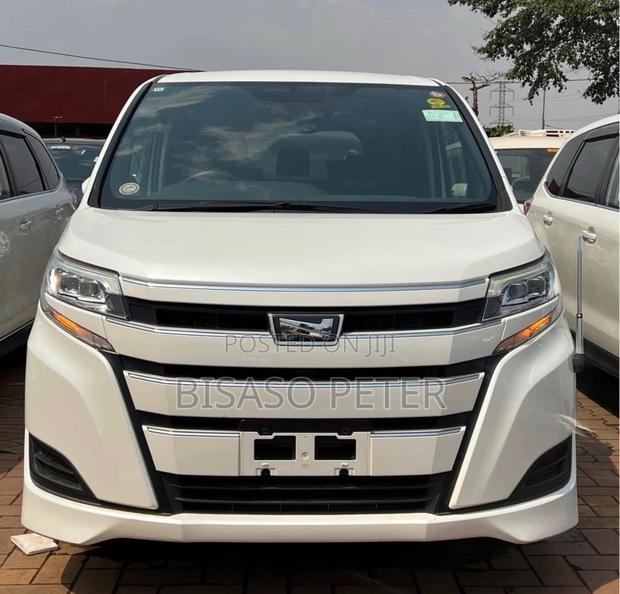 Toyota Noah 2018 White