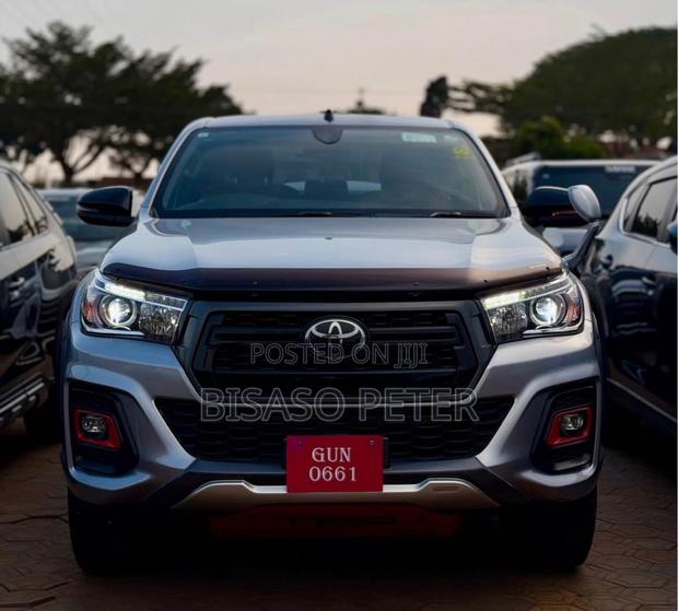 Toyota Hilux 2019 Silver