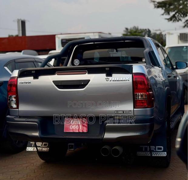 Toyota Hilux 2019 Silver