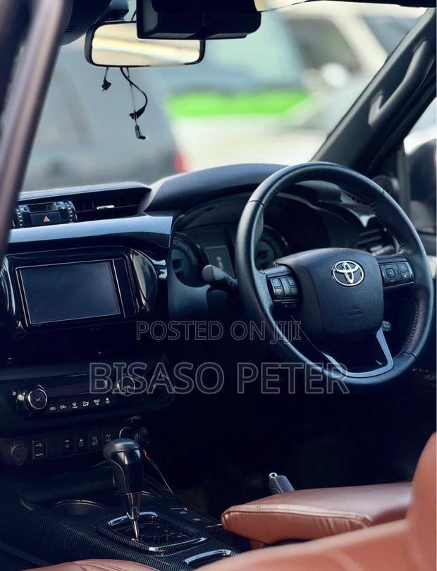 Toyota Hilux 2019 Silver