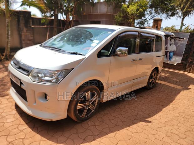 Mitsubishi Delica 2011 White