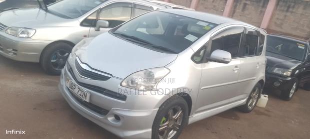 Toyota Ractis 2009 Silver