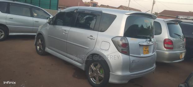 Toyota Ractis 2009 Silver