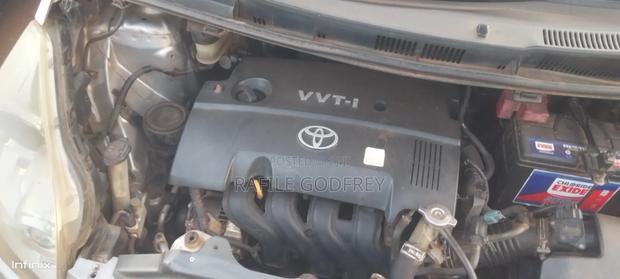 Toyota Ractis 2009 Silver
