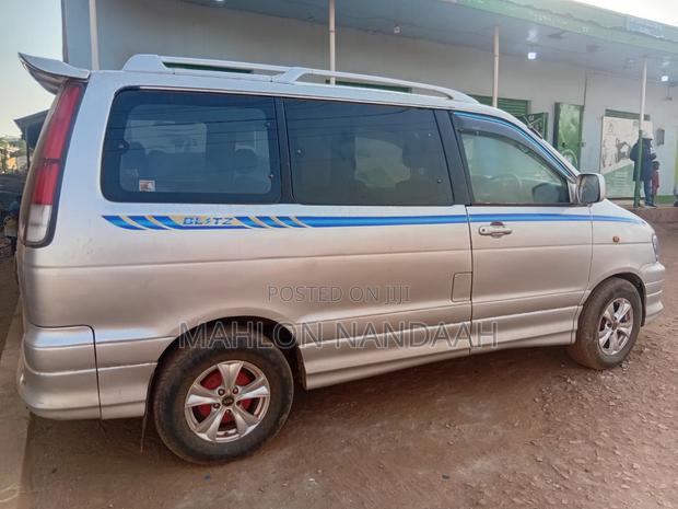 Toyota Noah 2001 Silver