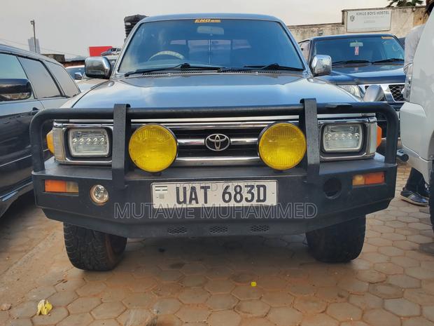 Toyota Hilux 2.5 Cab 2005 Gray