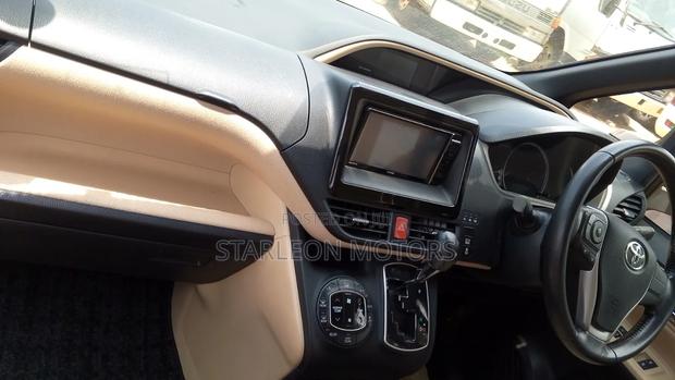 Toyota Noah 2015 Gray