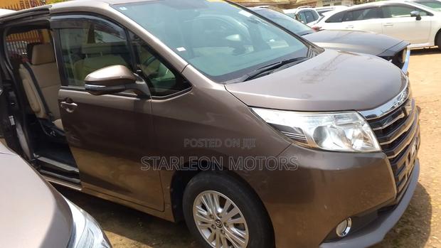 Toyota Noah 2015 Gray