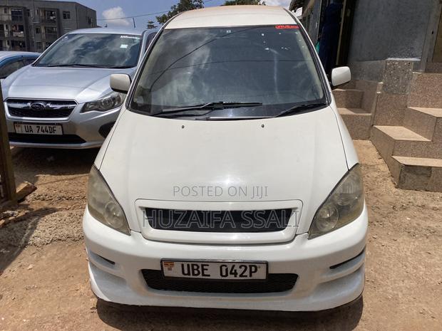 Toyota Ipsum 2005 White