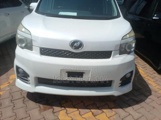 Toyota Voxy 2013 White
