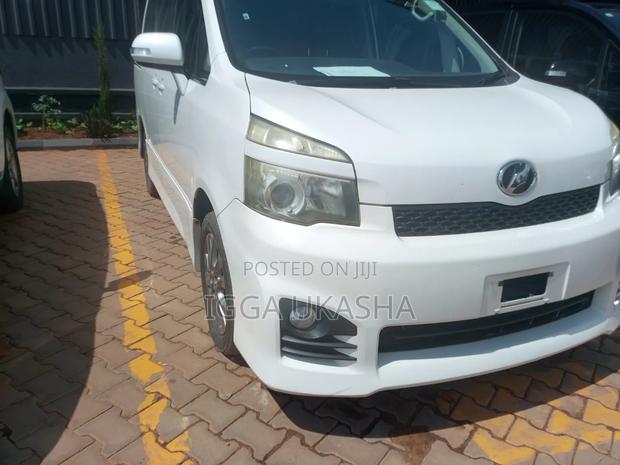 Toyota Voxy 2013 White