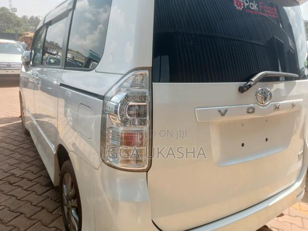 Toyota Voxy 2013 White