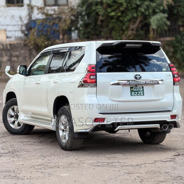 Toyota Land Cruiser Prado 2019 White