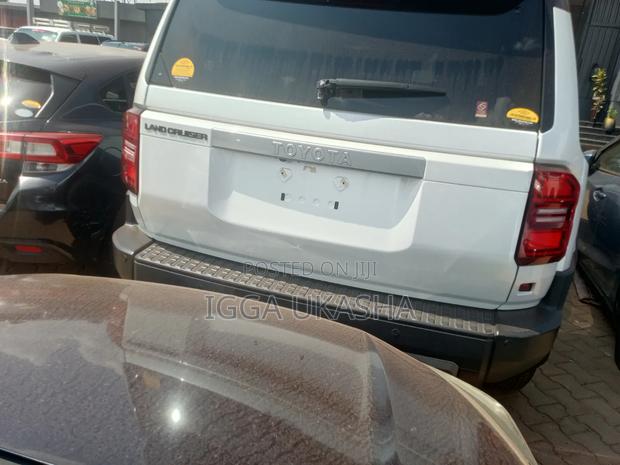 Toyota Land Cruiser Prado 2023 White