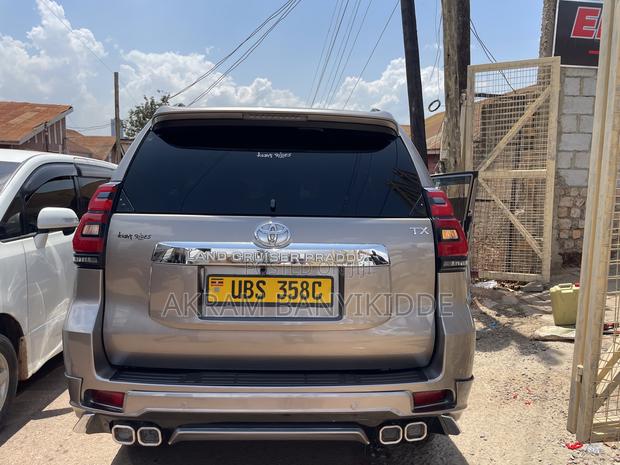 Toyota Land Cruiser Prado 2017 Gray