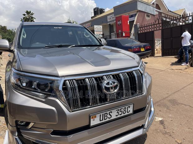 Toyota Land Cruiser Prado 2017 Gray