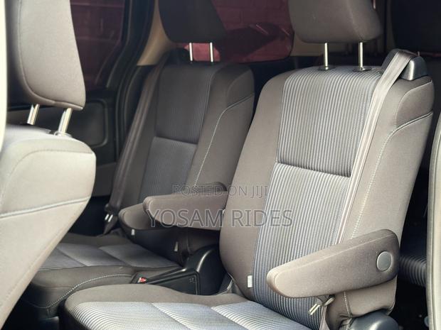Toyota Noah 2.0 FWD (7 Seater) 2015 Black