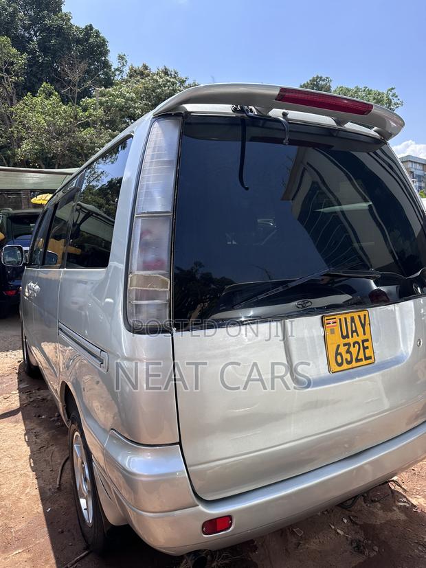 Toyota Noah 2003 Silver
