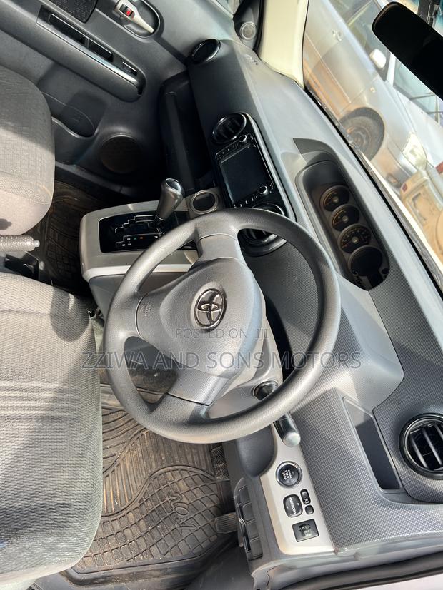 Toyota Corolla Rumion Hatchback 1.8 FWD 2015 White