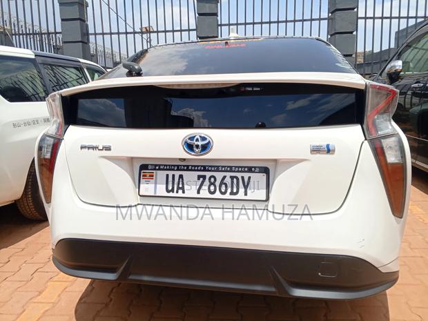 Toyota Prius 2017 White