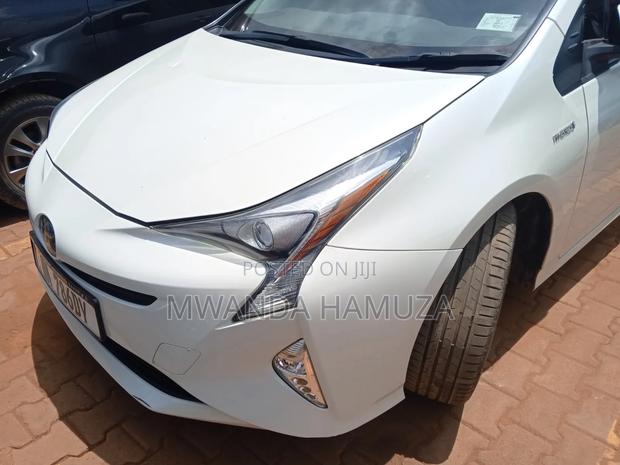 Toyota Prius 2017 White