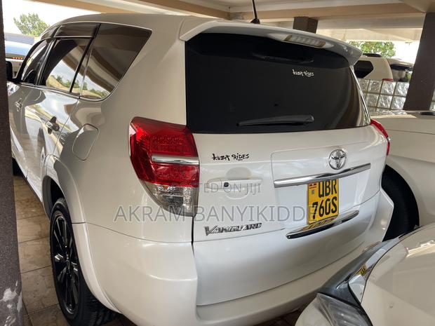 Toyota Vanguard 2010 White