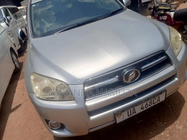 Toyota RAV4 2010 Silver
