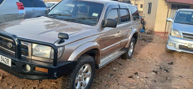 Toyota Hilux 1999 Gold