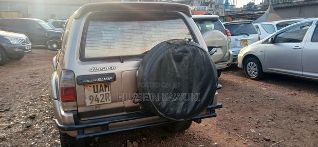 Toyota Hilux 1999 Gold
