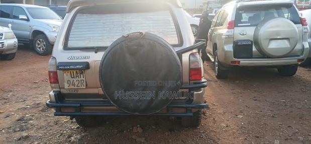 Toyota Hilux 1999 Gold