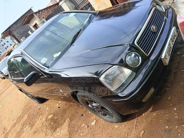 Toyota Progress 2004 Black