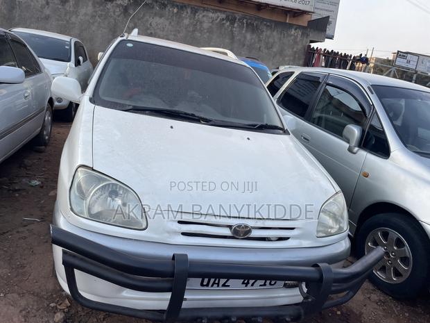 Toyota Raum 2000 White