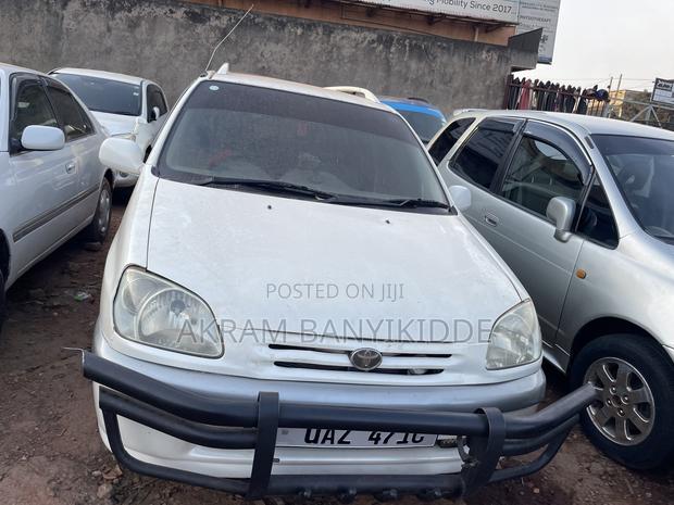 Toyota Raum 2000 White