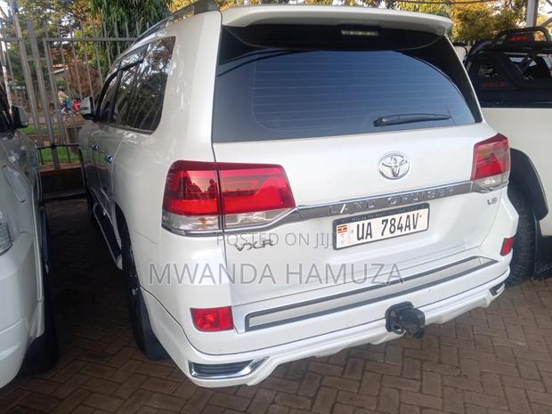 Toyota Land Cruiser 2018 White