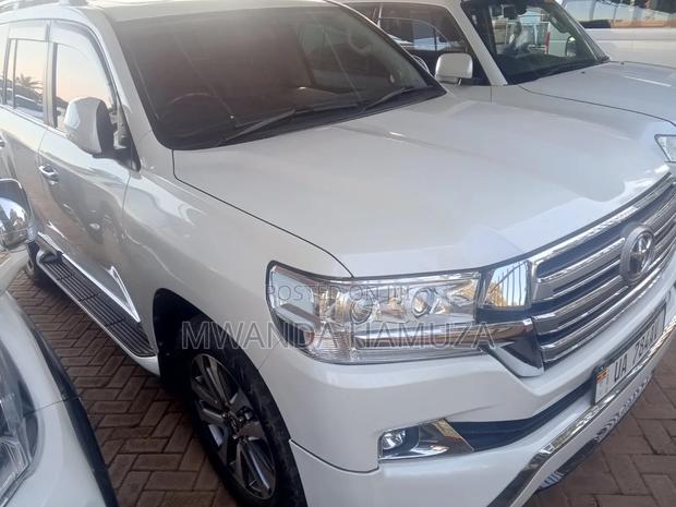 Toyota Land Cruiser 2018 White