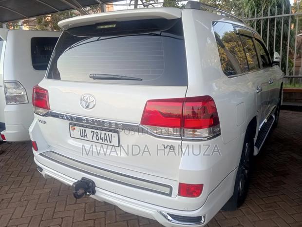 Toyota Land Cruiser 2018 White