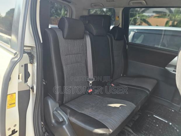 Toyota Noah 2.0 143hp AWD (7 Seater) 2007 Black