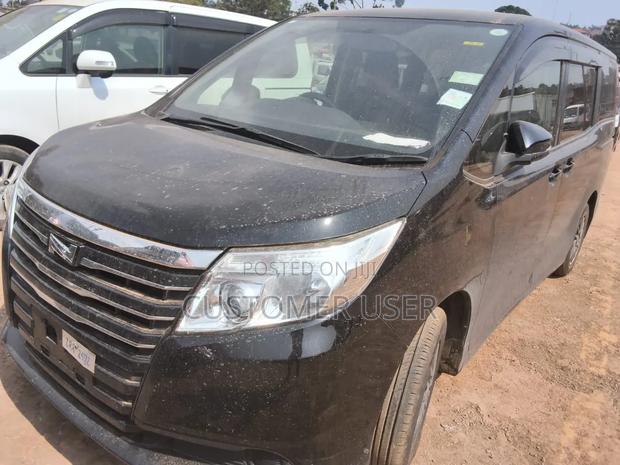 Toyota Noah 2.0 143hp AWD (7 Seater) 2007 Black