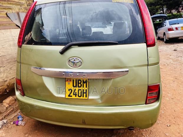 Toyota ISIS 1.8 Platana 2007 Green