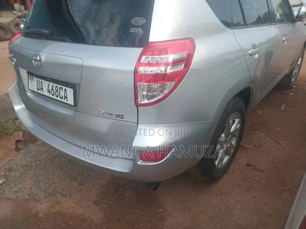 Toyota RAV4 2010 Silver