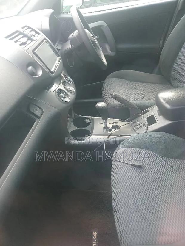 Toyota RAV4 2010 Silver